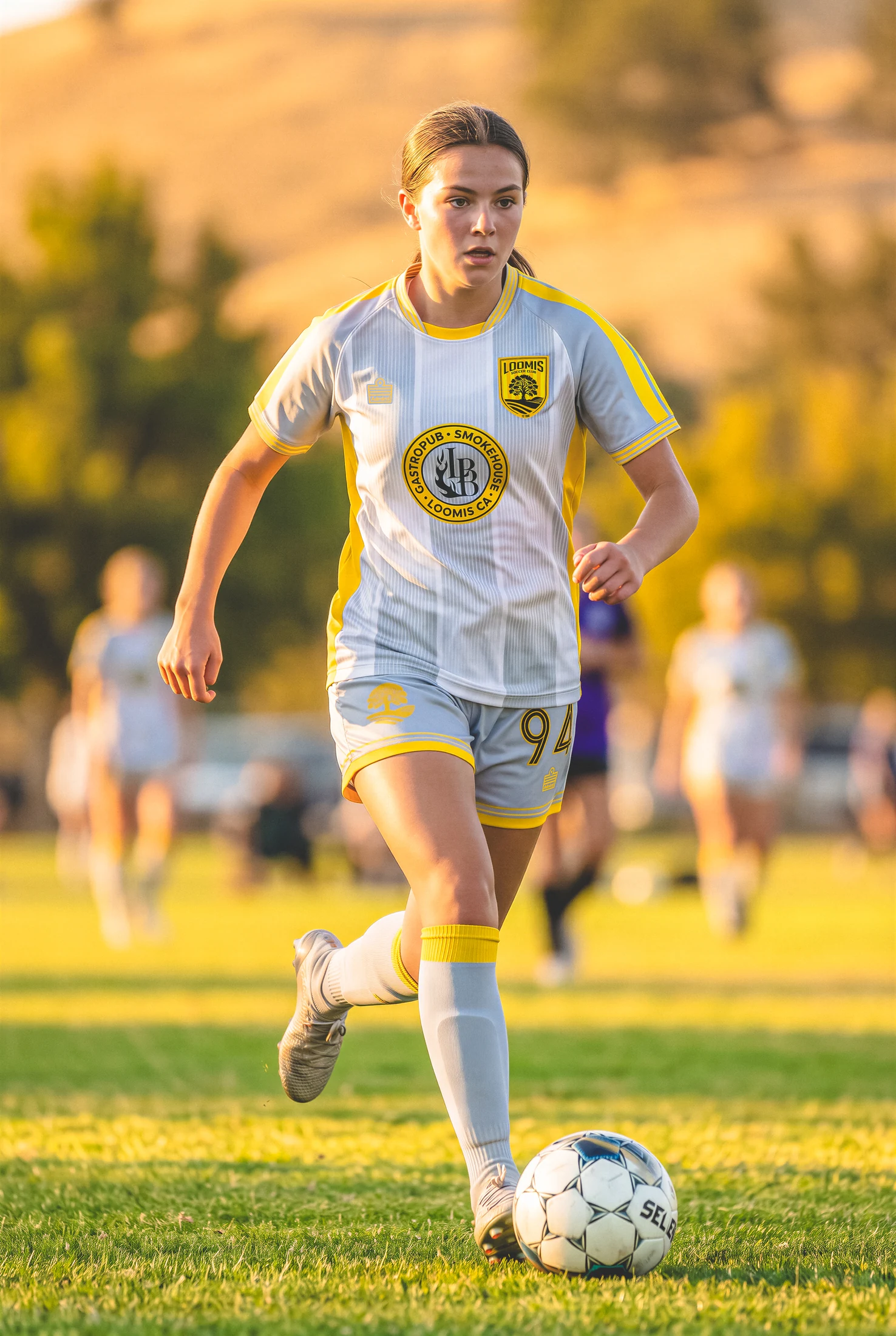 Loomis player dribbling in the away kit