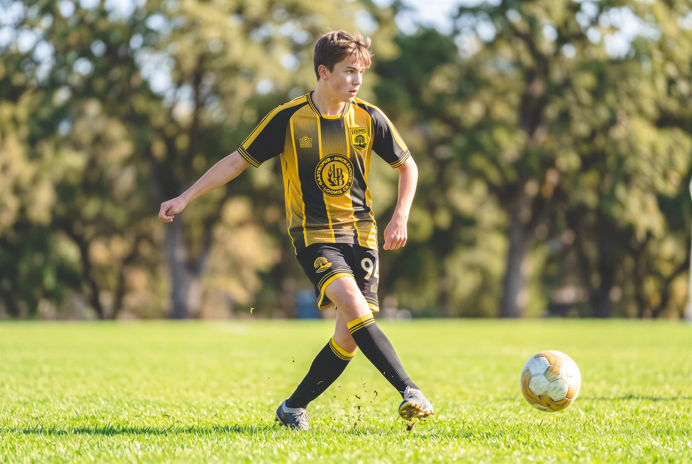 Loomis player dribbling in the black-and-gold home kit